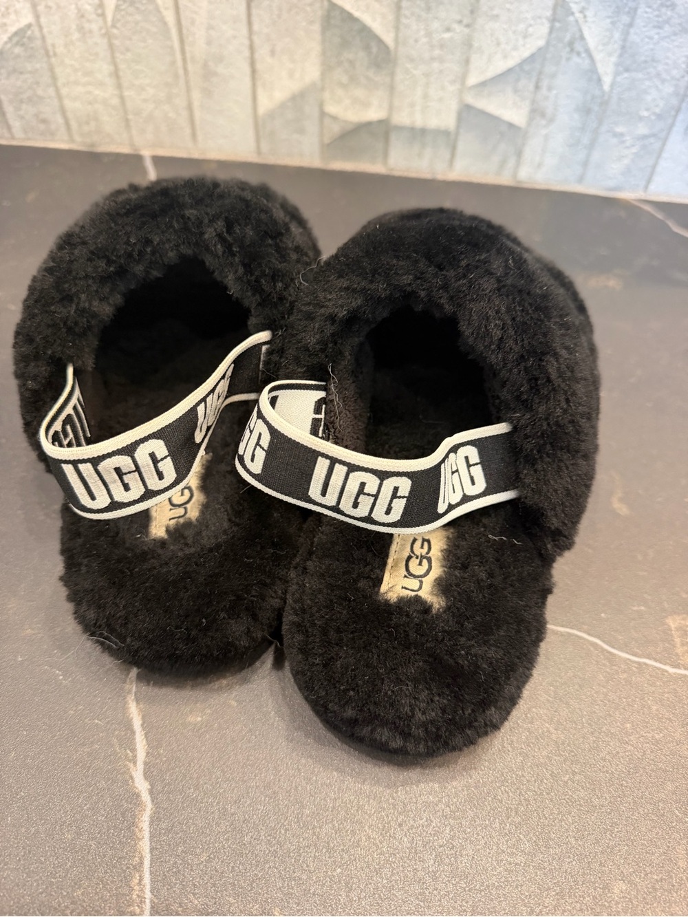 UGG Kids Black Faux-Shearling Slide Sandals with Logo Strap